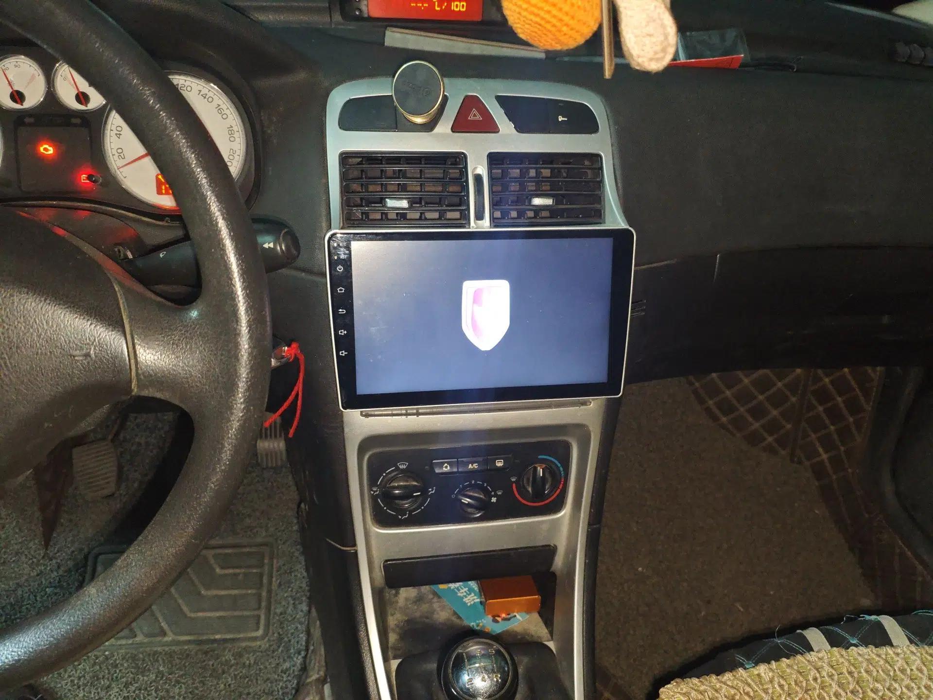 Peugeot 307 2010 Sedan 1.6L Manual Comfort Edition — миниатюра 14