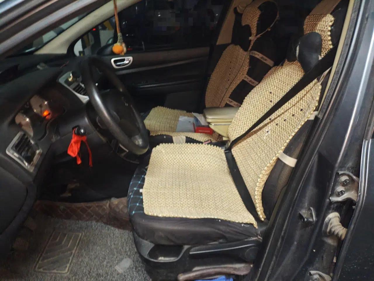 Peugeot 307 2010 Sedan 1.6L Manual Comfort Edition — миниатюра 16