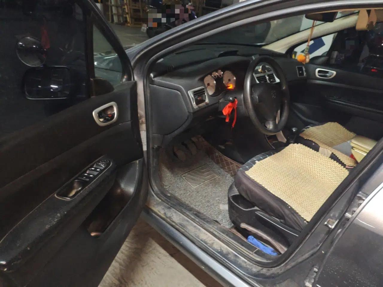 Peugeot 307 2010 Sedan 1.6L Manual Comfort Edition — миниатюра 17