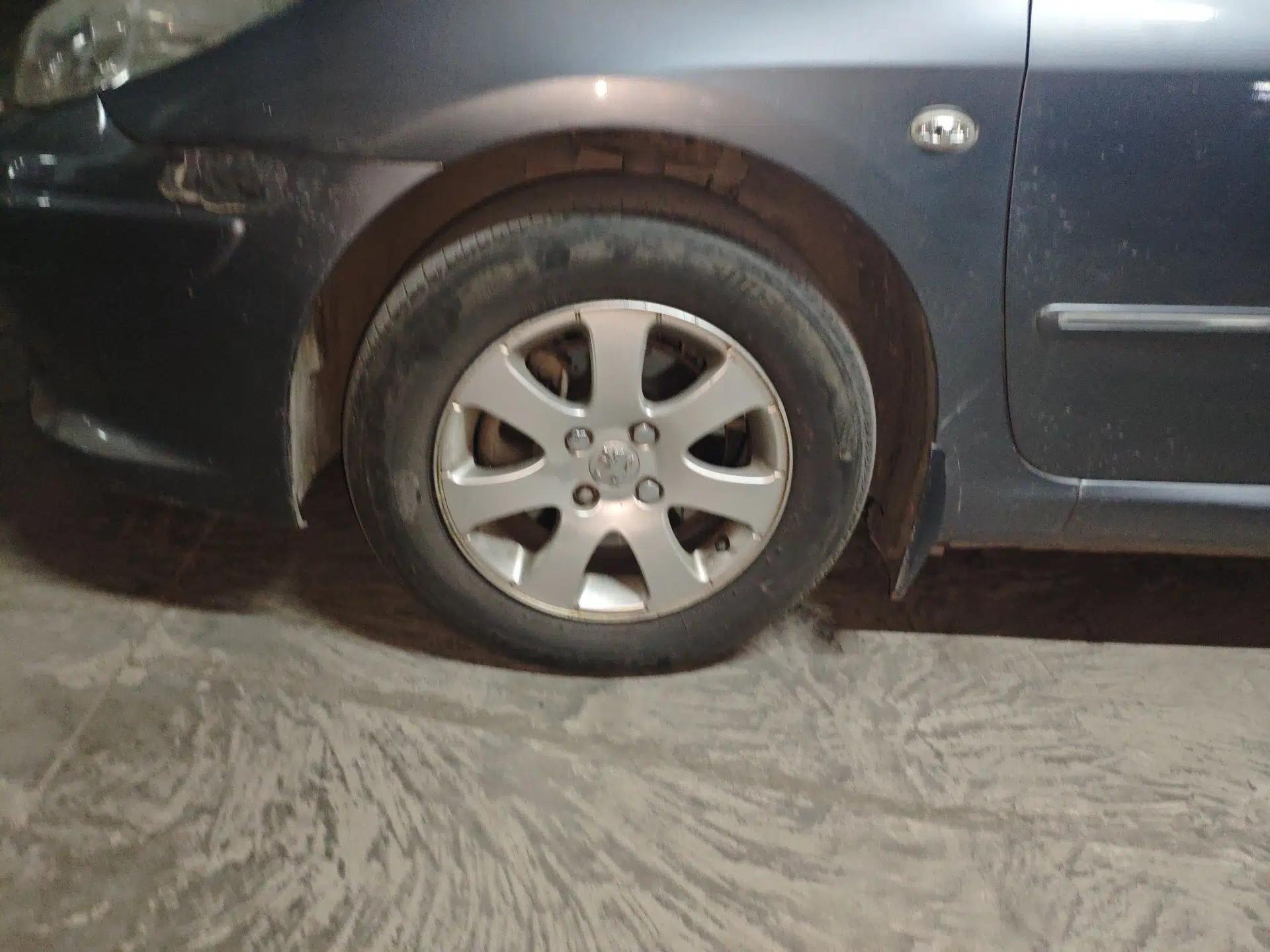 Peugeot 307 2010 Sedan 1.6L Manual Comfort Edition — миниатюра 8