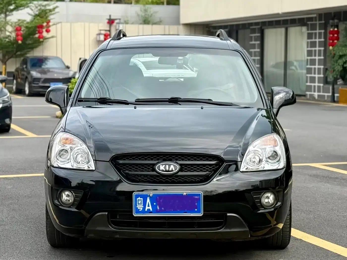 Carens 2011 2.0L 7-seater Automatic Deluxe Edition — миниатюра 2