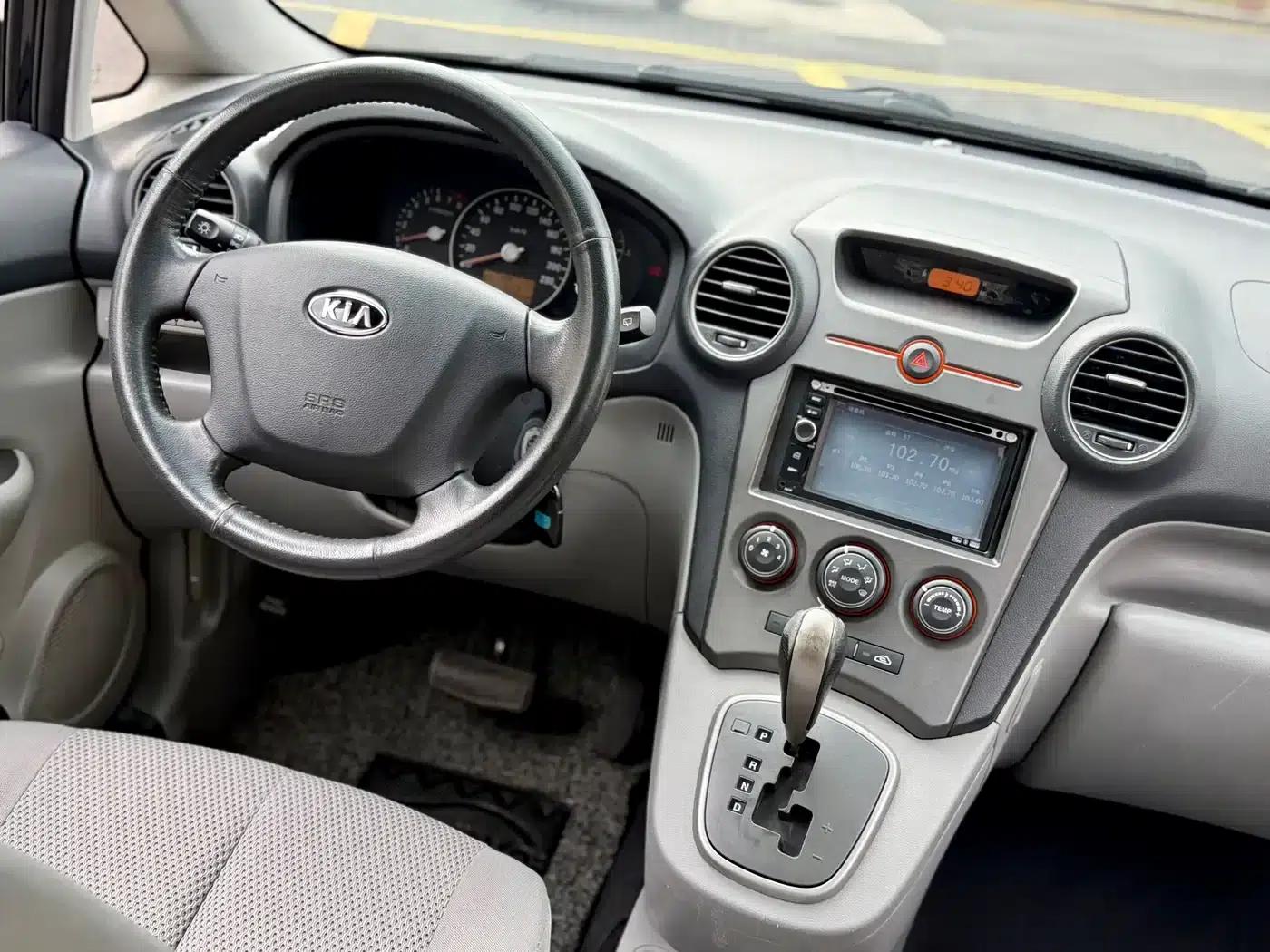Carens 2011 2.0L 7-seater Automatic Deluxe Edition — миниатюра 17