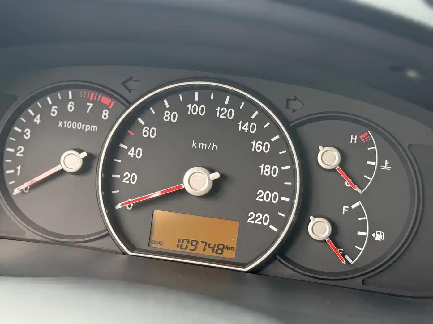 Carens 2011 2.0L 7-seater Automatic Deluxe Edition — миниатюра 20