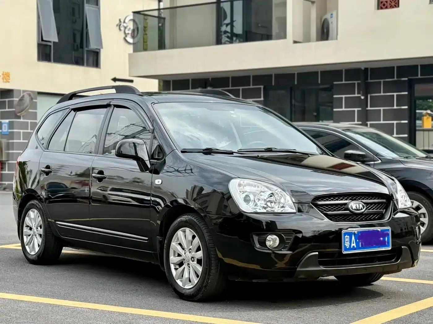 Carens 2011 2.0L 7-seater Automatic Deluxe Edition — миниатюра 3