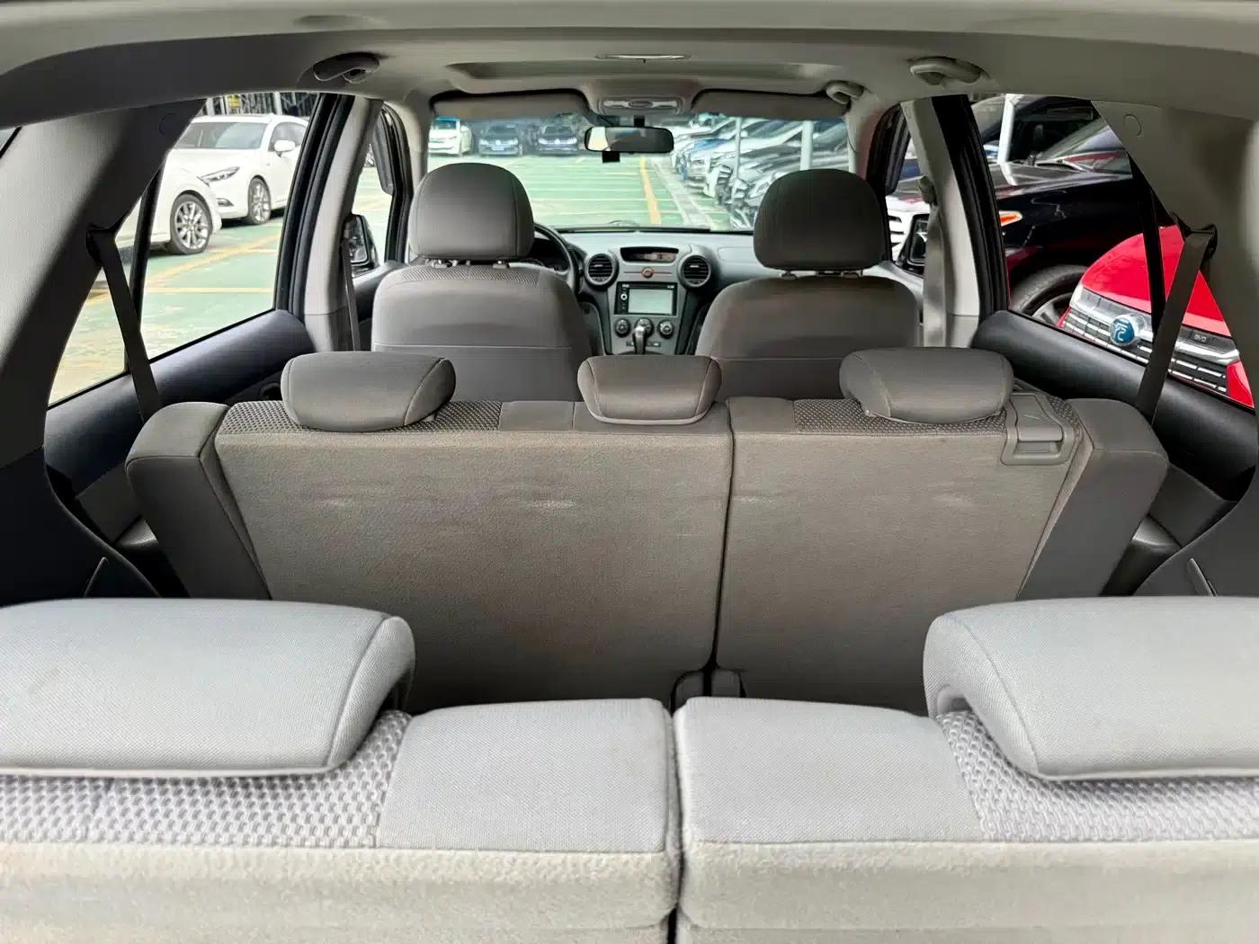 Carens 2011 2.0L 7-seater Automatic Deluxe Edition — миниатюра 21