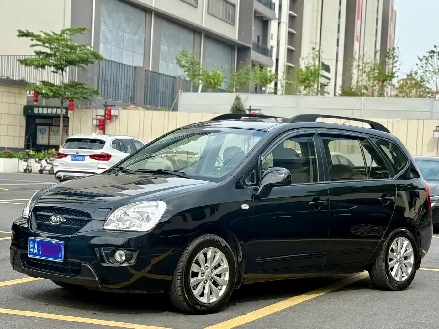 Carens 2011 2.0L 7-seater Automatic Deluxe Edition — миниатюра 4