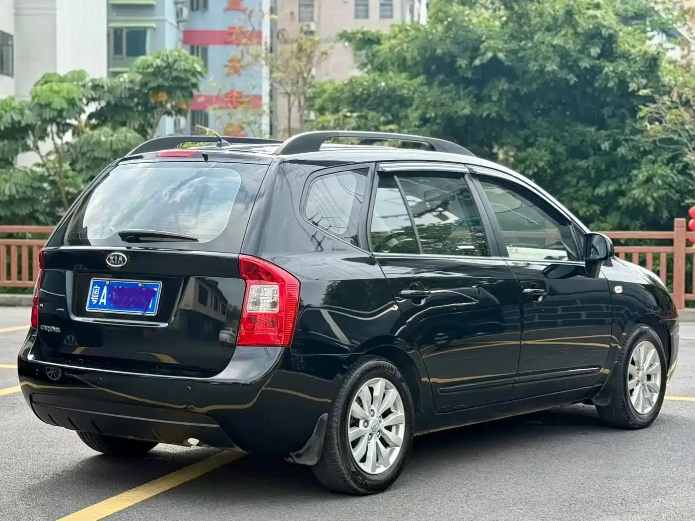 Carens 2011 2.0L 7-seater Automatic Deluxe Edition — миниатюра 6