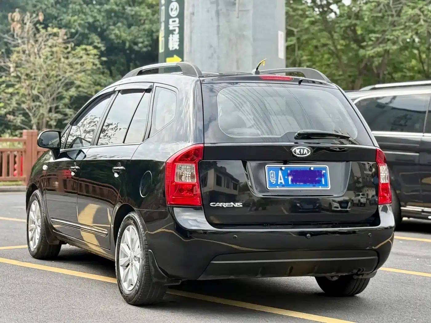Carens 2011 2.0L 7-seater Automatic Deluxe Edition — миниатюра 8