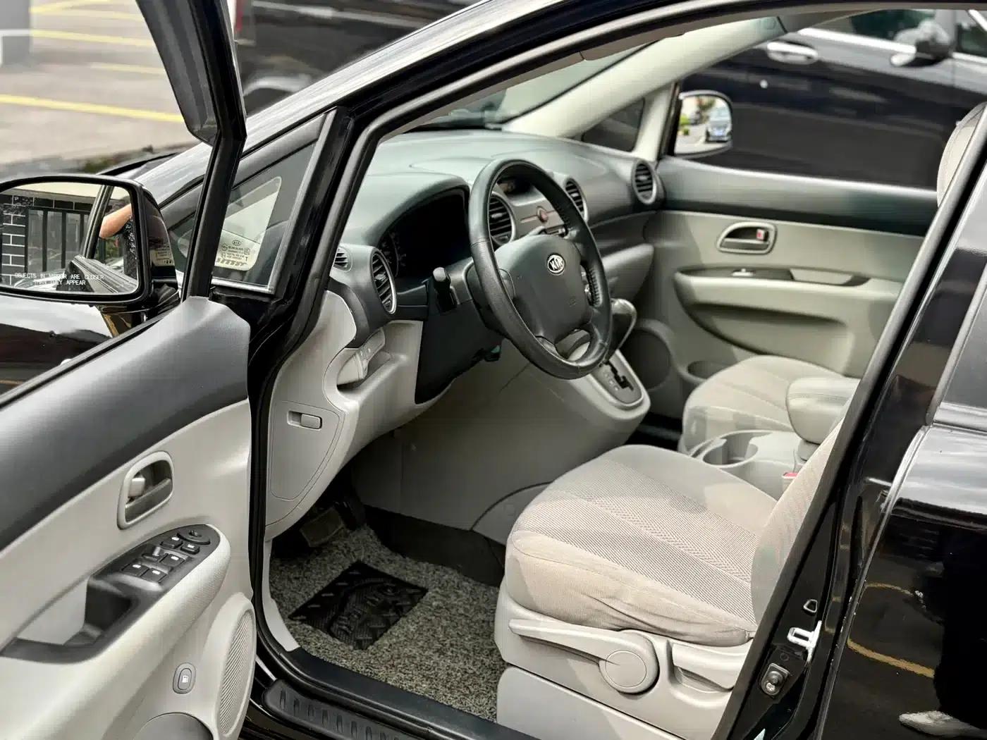 Carens 2011 2.0L 7-seater Automatic Deluxe Edition — миниатюра 10