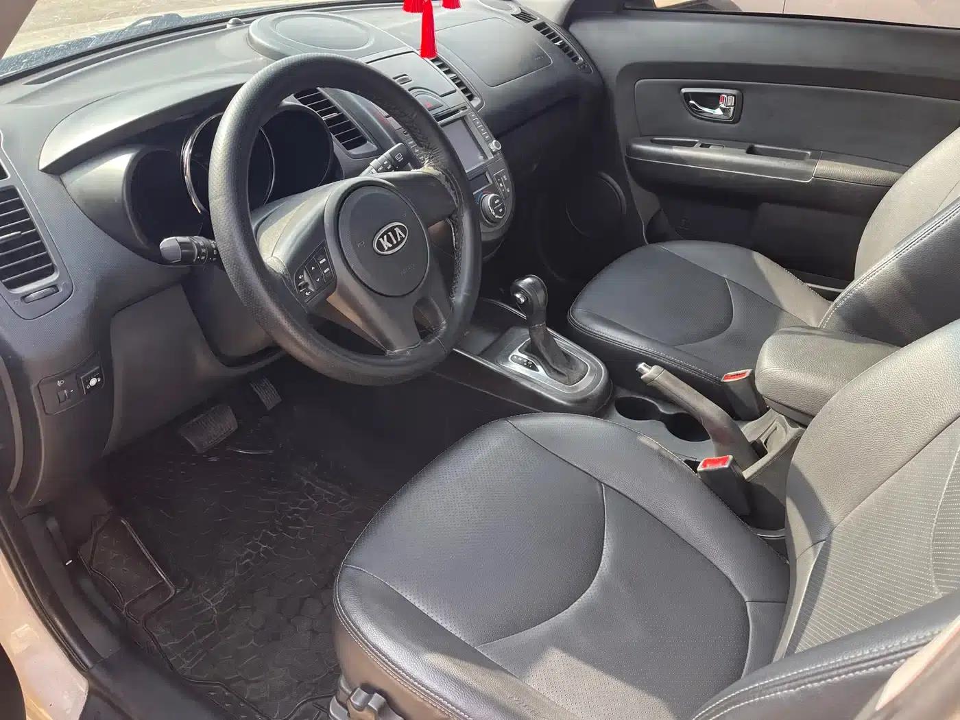 2012 Volkswagen Soul 1.6L AT Premium — миниатюра 3