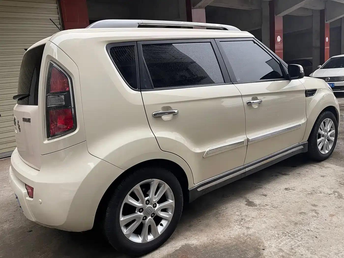 2012 Volkswagen Soul 1.6L AT Premium — миниатюра 5