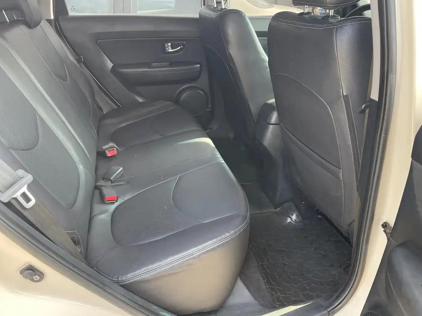 2012 Volkswagen Soul 1.6L AT Premium — миниатюра 6