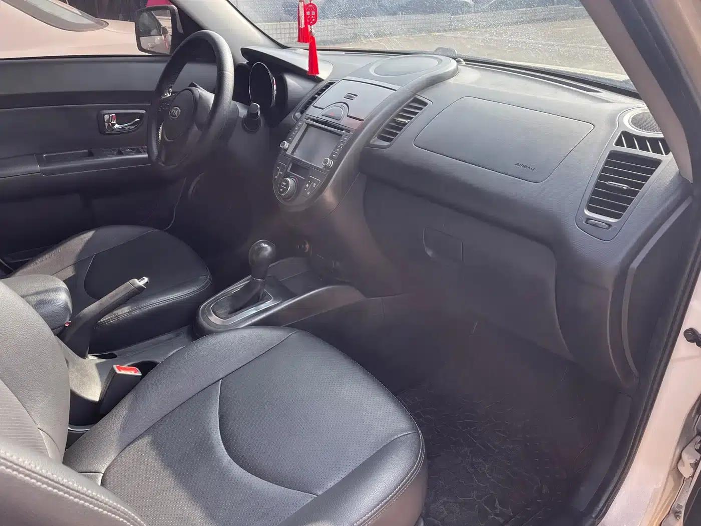 2012 Volkswagen Soul 1.6L AT Premium — миниатюра 7