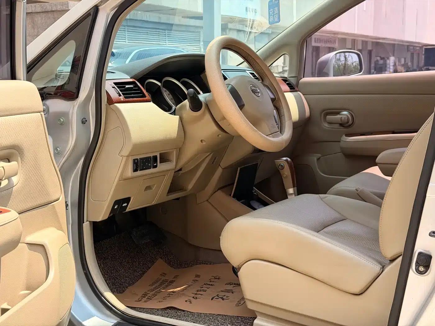 Tiida 2008 1.6L Automatic Intelligent — миниатюра 3