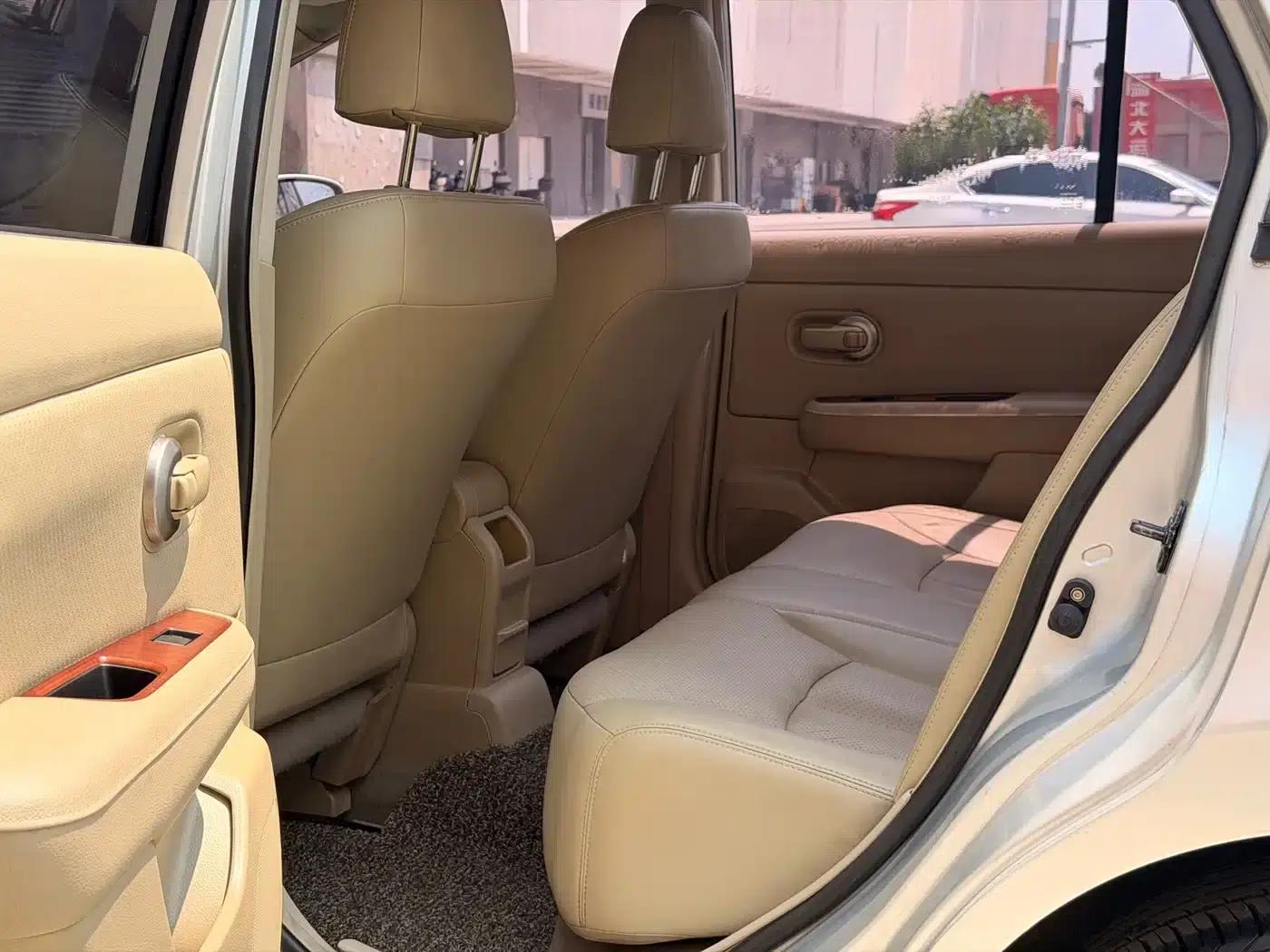 Tiida 2008 1.6L Automatic Intelligent — миниатюра 4