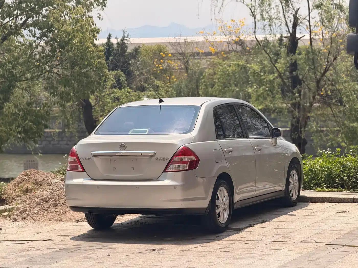 Tiida 2008 1.6L Automatic Intelligent — миниатюра 9
