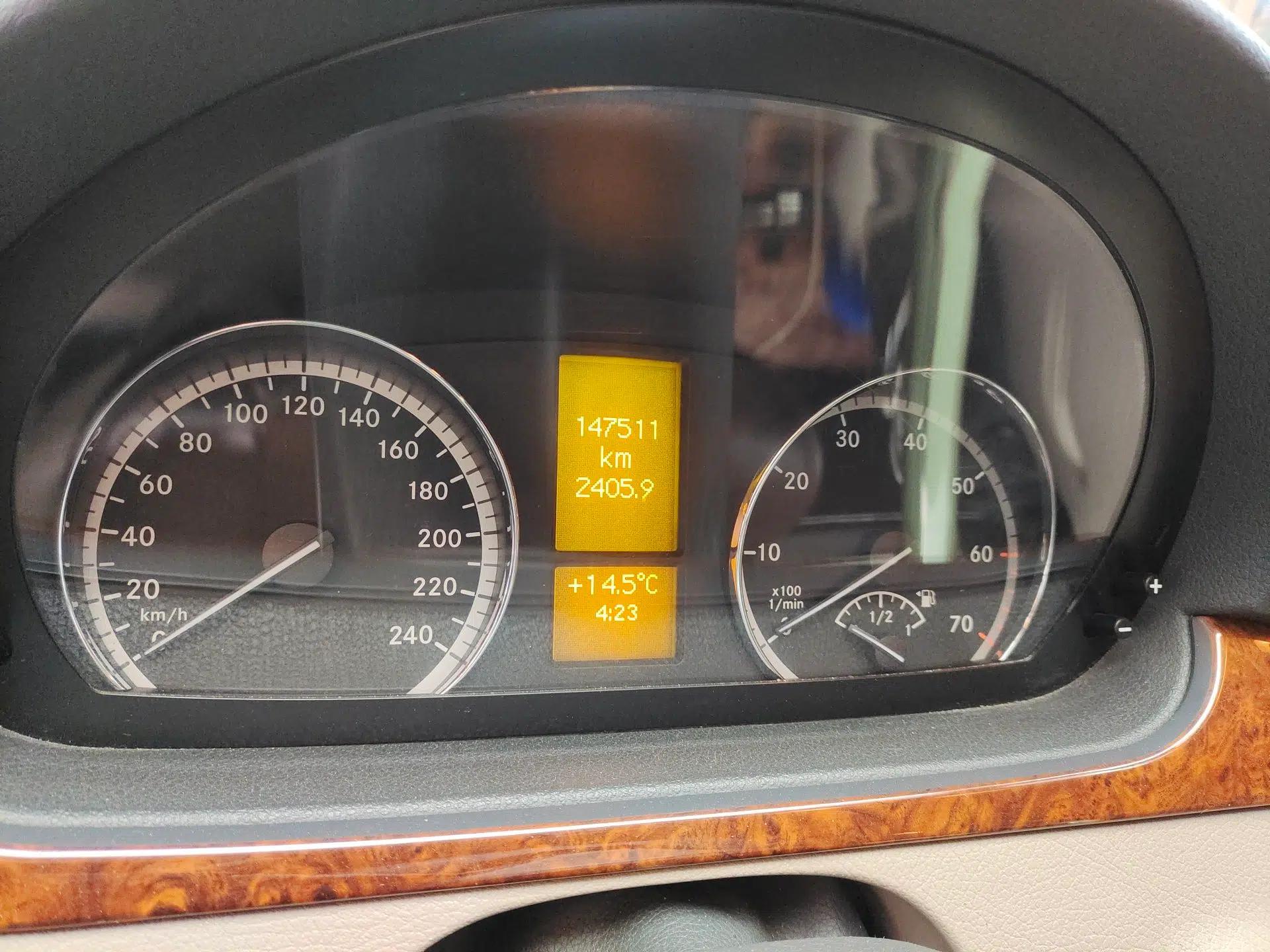 Mercedes-Benz Viano 2013 3.0L Navigator Edition — миниатюра 13