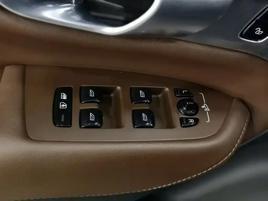 2024 Volvo XC90 Plug-in Hybrid T8 Inscription Luxury Edition (7-seater) — миниатюра 9