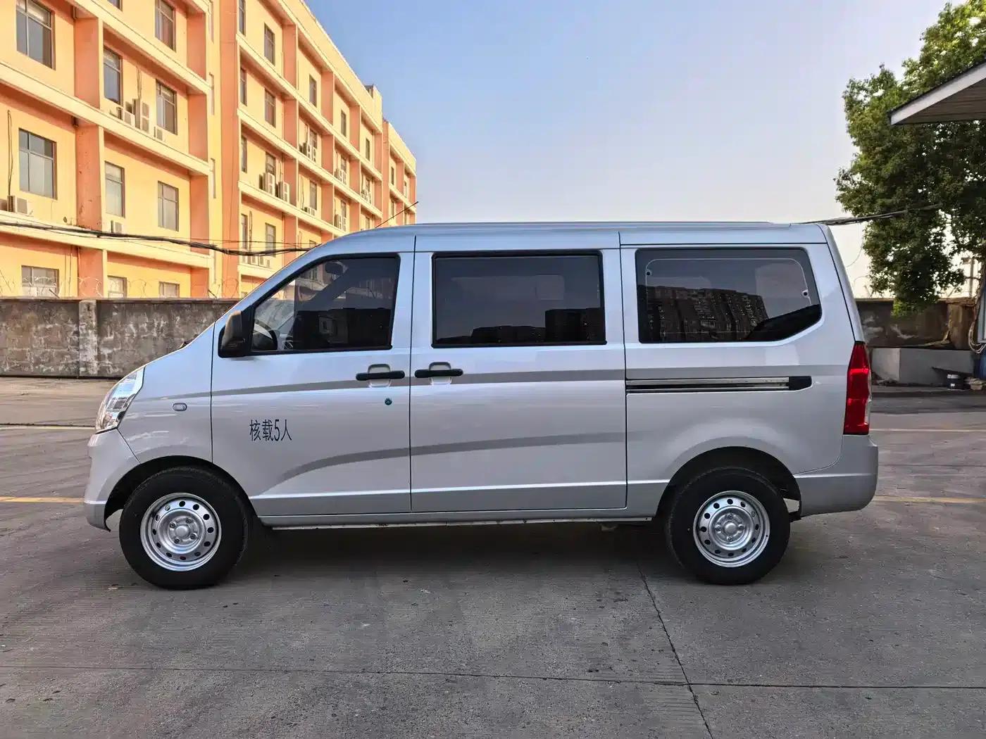Wuling Rongguang S 2023 1.5L Basic Model 5/7 Seats — миниатюра 2
