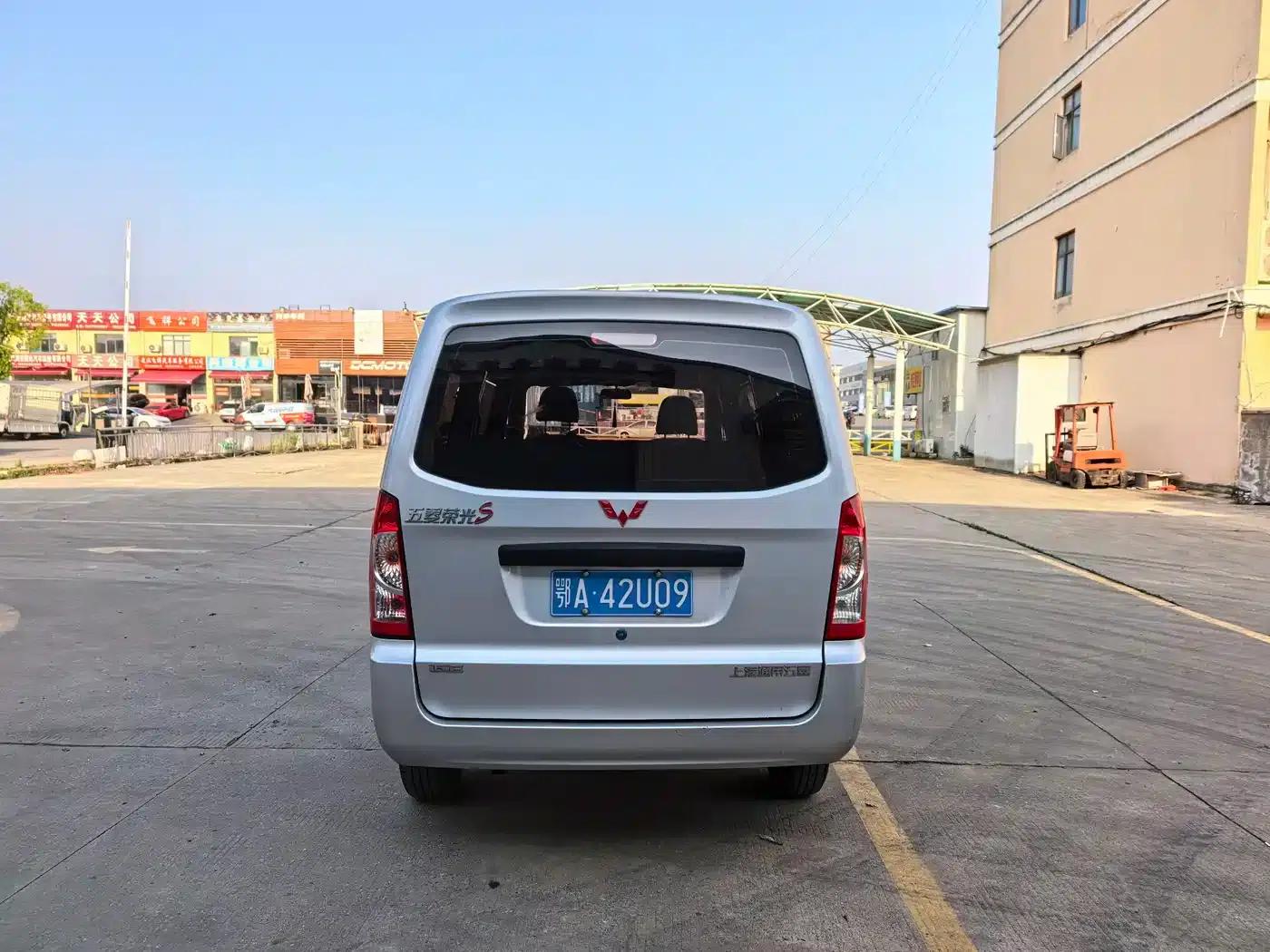 Wuling Rongguang S 2023 1.5L Basic Model 5/7 Seats — миниатюра 3