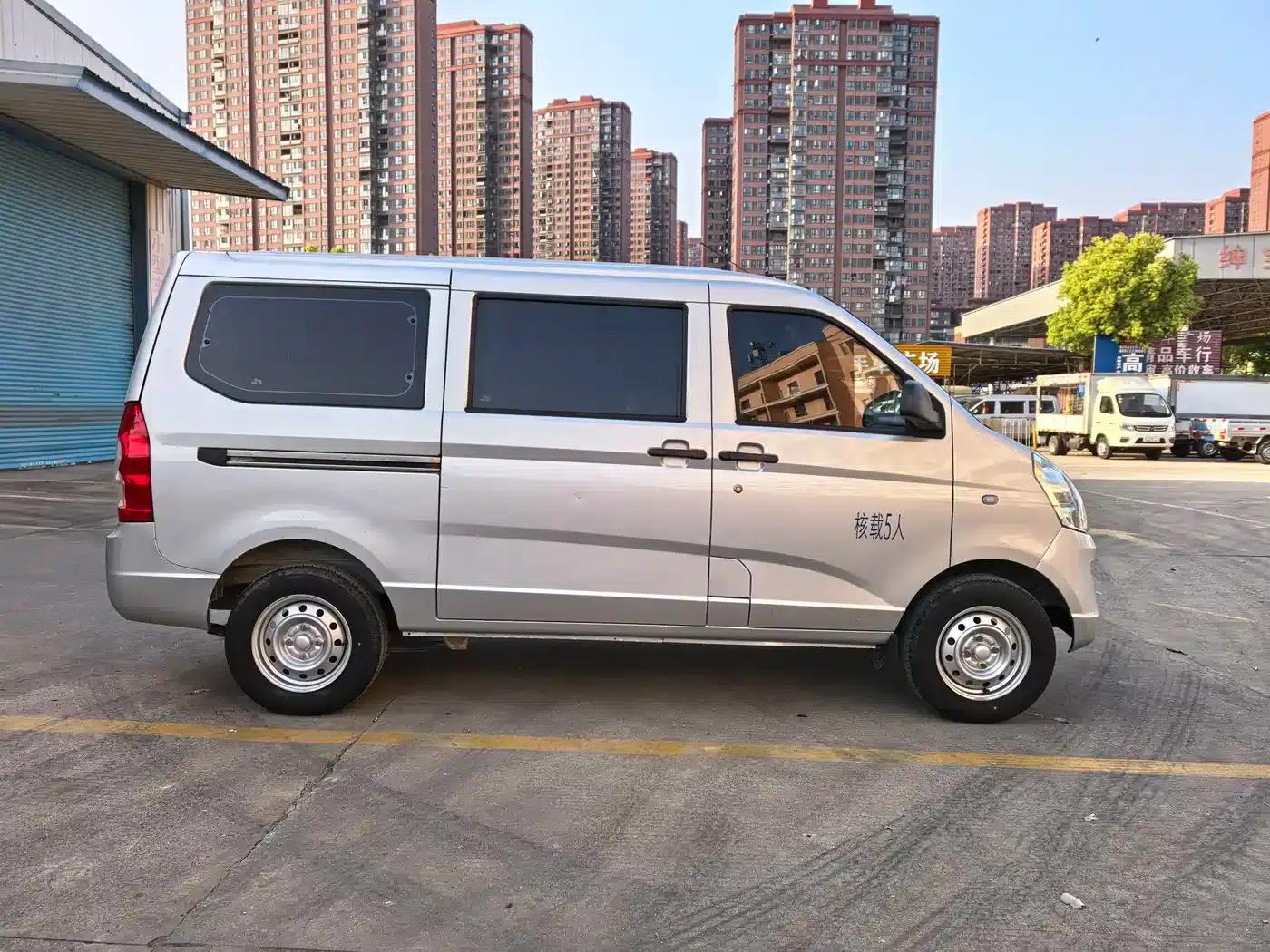 Wuling Rongguang S 2023 1.5L Basic Model 5/7 Seats — миниатюра 4