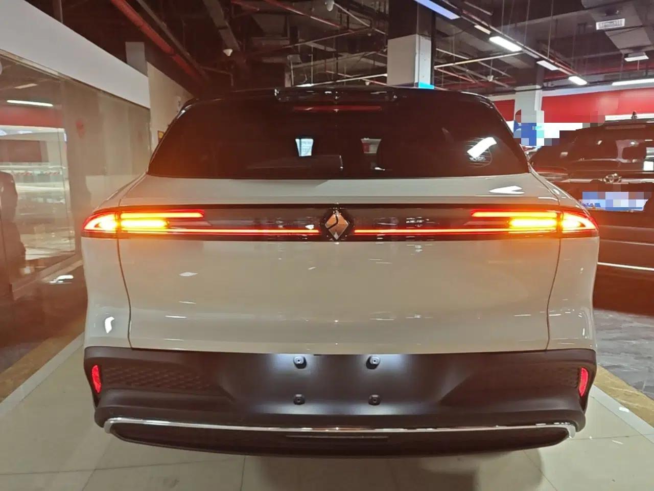 Baojun E6 2026 Model 500km Enjoyment Edition — миниатюра 3