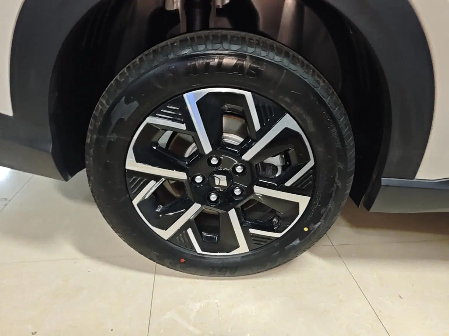 Baojun E6 2026 Model 500km Enjoyment Edition — миниатюра 10