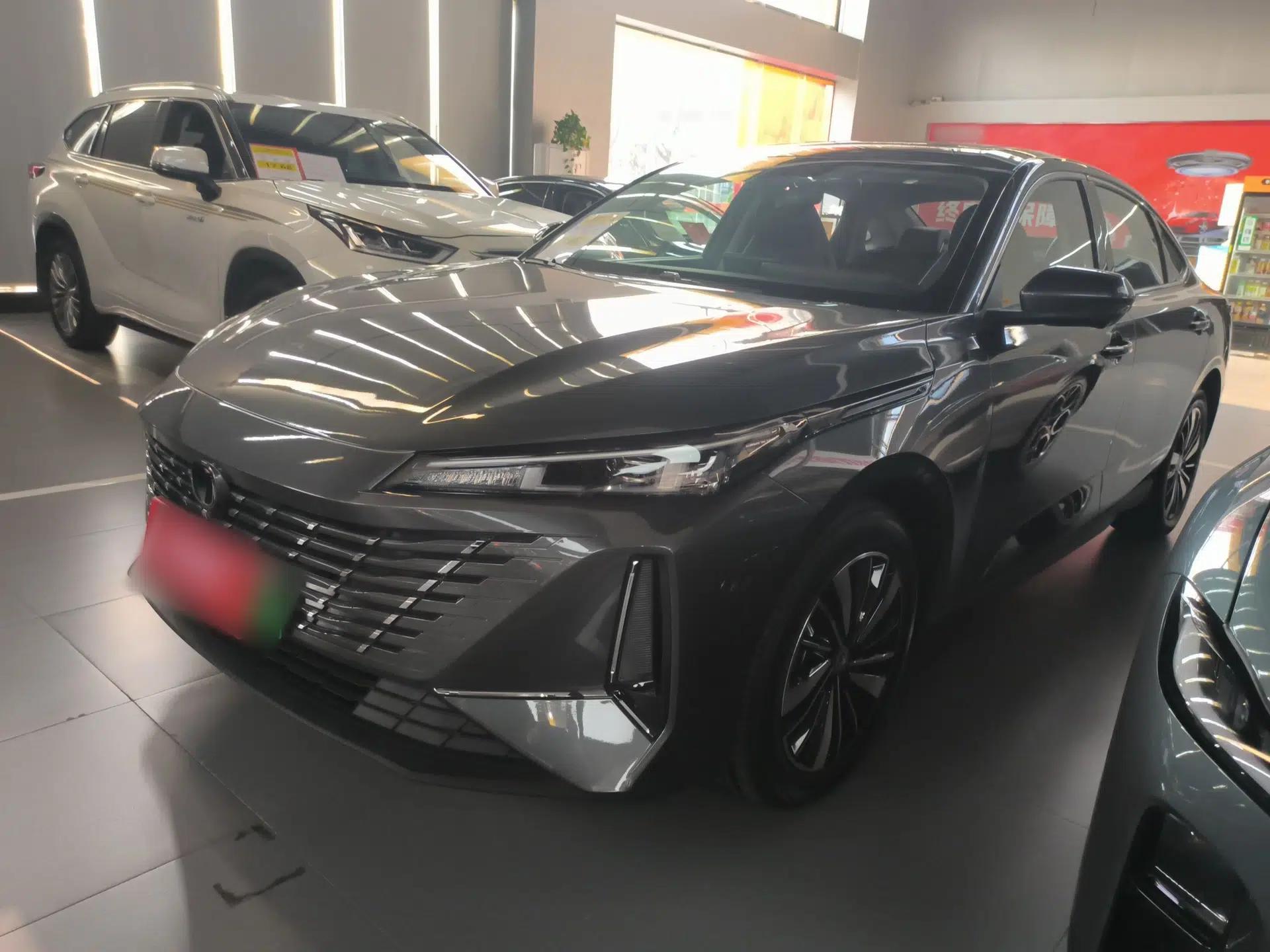 CHANGAN Eado PHEV 2025 Smart New Blue Whale 145KM Battleship Edition — миниатюра 1