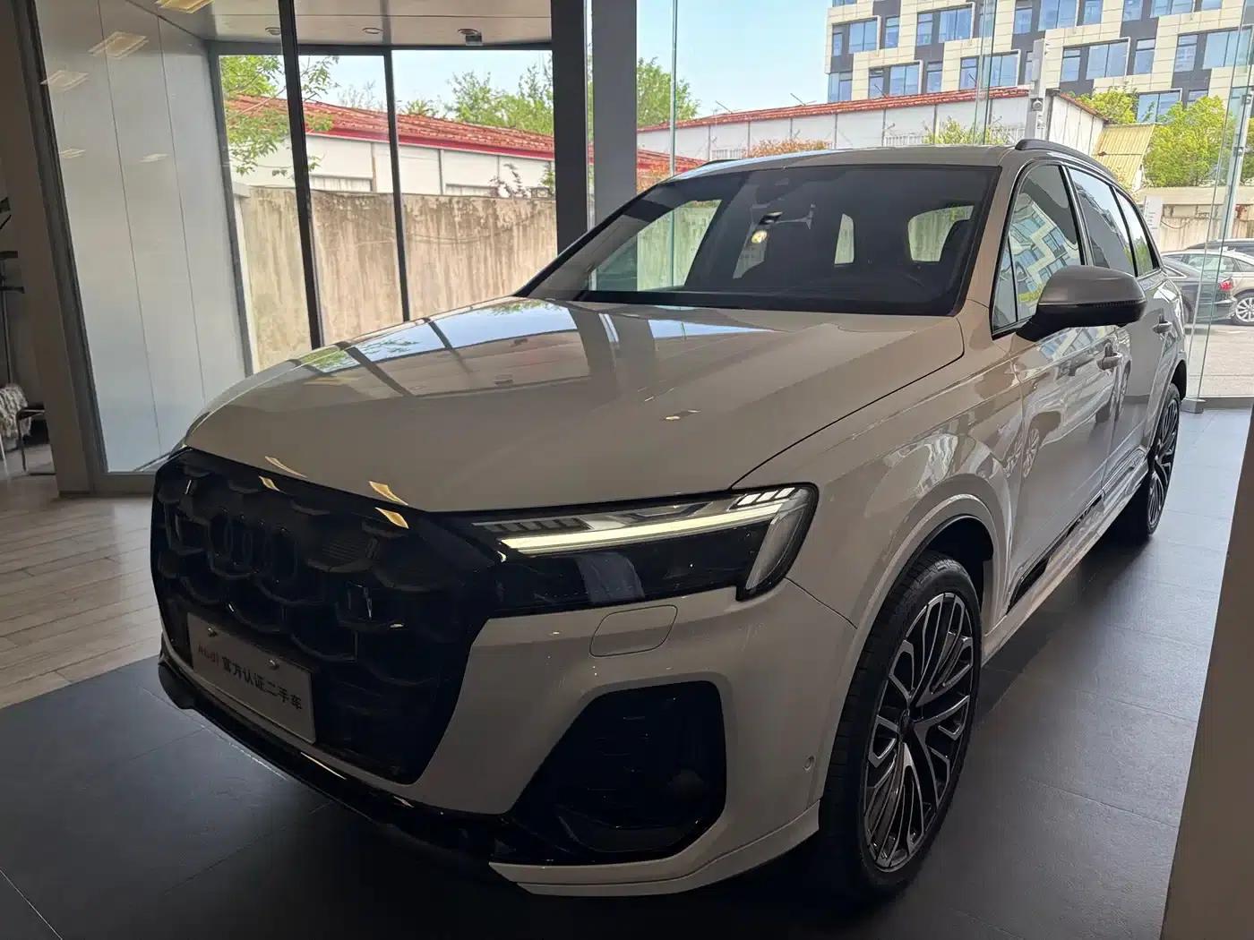 Audi SQ7 2024 4.0 TFSI — миниатюра 1