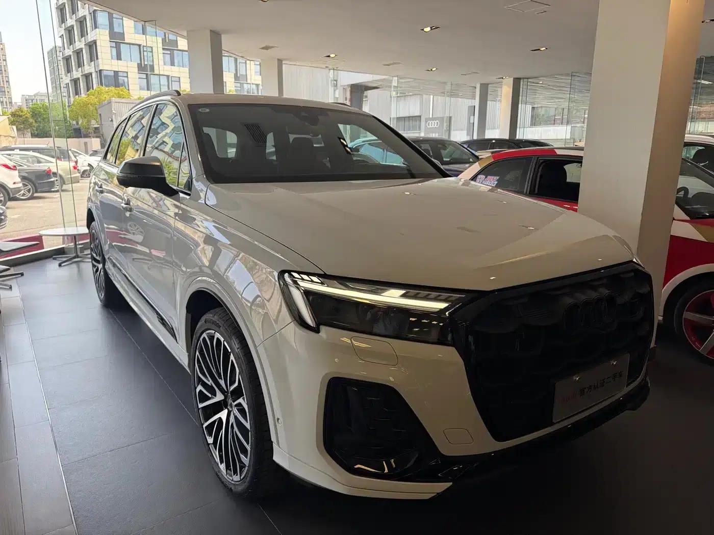 Audi SQ7 2024 4.0 TFSI — миниатюра 3