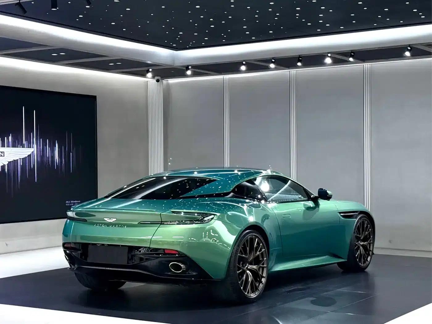Aston Martin DB12 2023 4.0T V8 Coupe — миниатюра 7