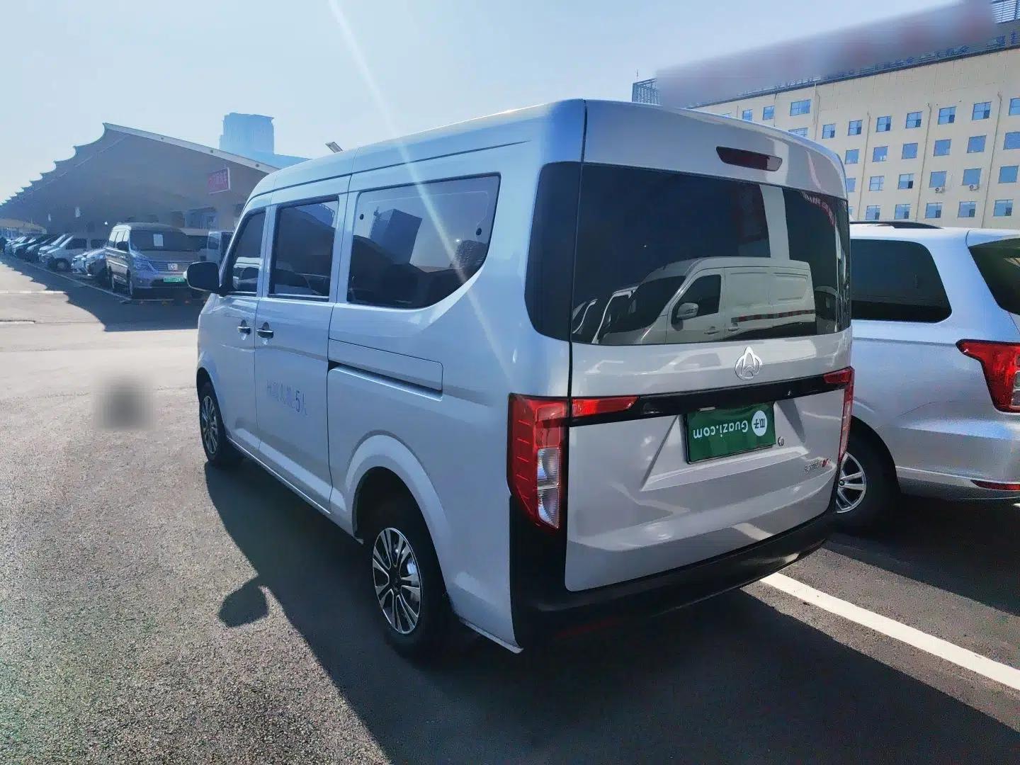 CHANGAN KUAYUE Xing V3 2023 1.5L Gasoline Comfort Edition 5-Seat Passenger Vehicle — миниатюра 4