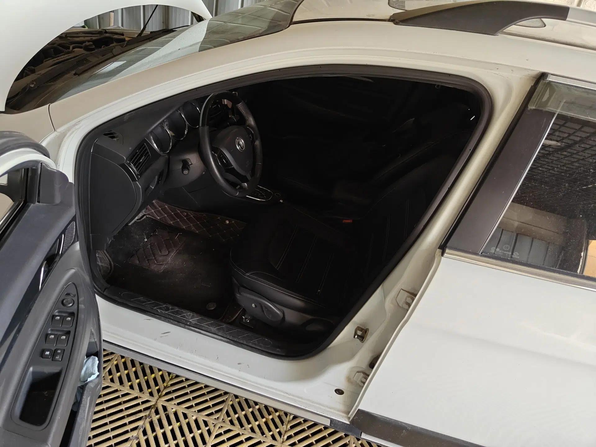 Dongfeng Aeolus H30 2014 CROSS 1.5L Automatic Zunyi Model — миниатюра 17