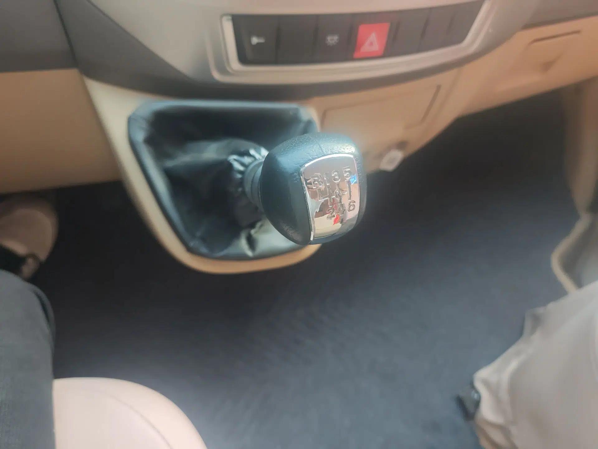 Dongfeng Yufeng 2016 2.5T Lingyun Edition Yulibao Premium Short Wheelbase Mid-Roof ZD25 — миниатюра 15