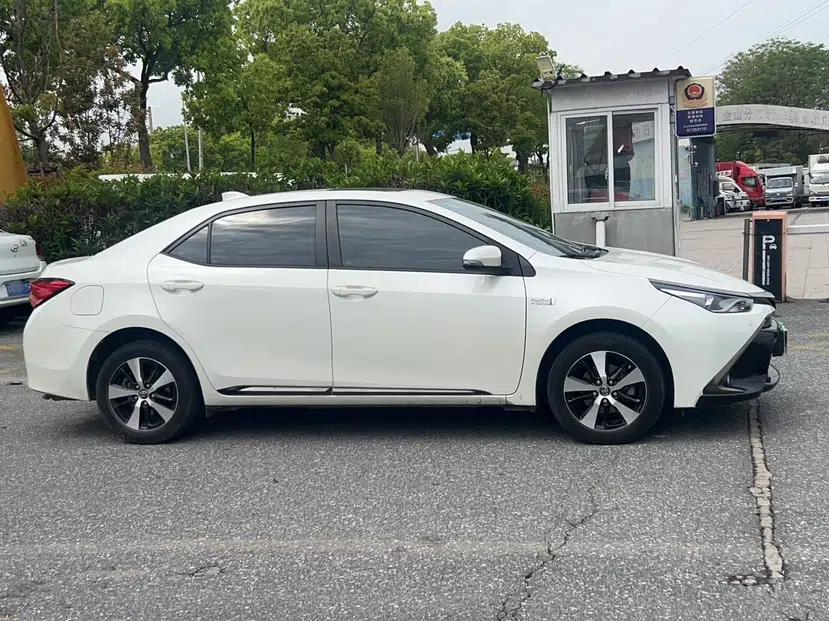 Toyota Levin Hybrid E+ 2019 1.8L GS E-CVT Elite Model with Sunroof — миниатюра 6