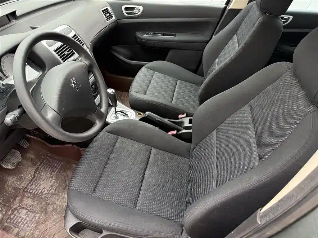 Peugeot 307 2010 Hatchback 1.6L Automatic Luxury Edition — миниатюра 4