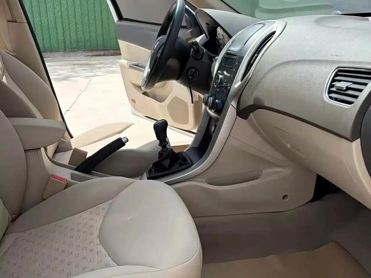 Baojun 630 2013 1.5L Manual Standard Edition — миниатюра 11