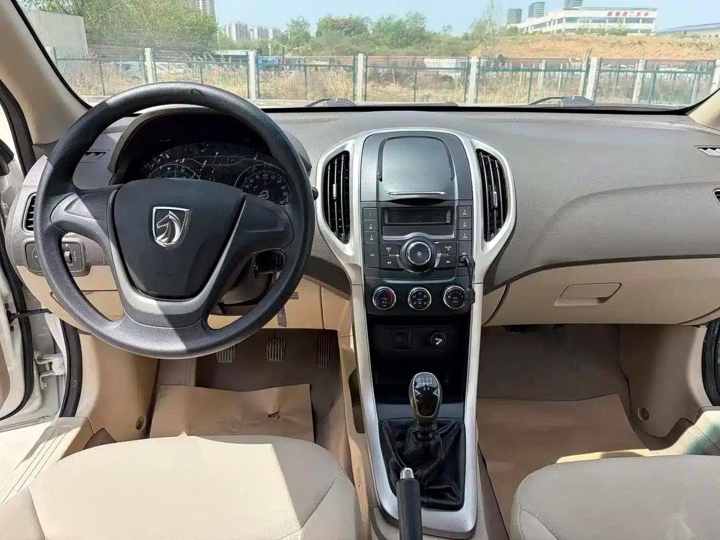 Baojun 630 2013 1.5L Manual Standard Edition — миниатюра 9