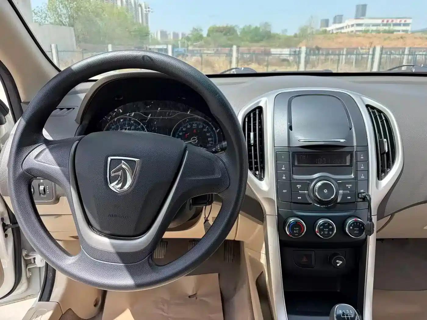 Baojun 630 2013 1.5L Manual Standard Edition — миниатюра 10