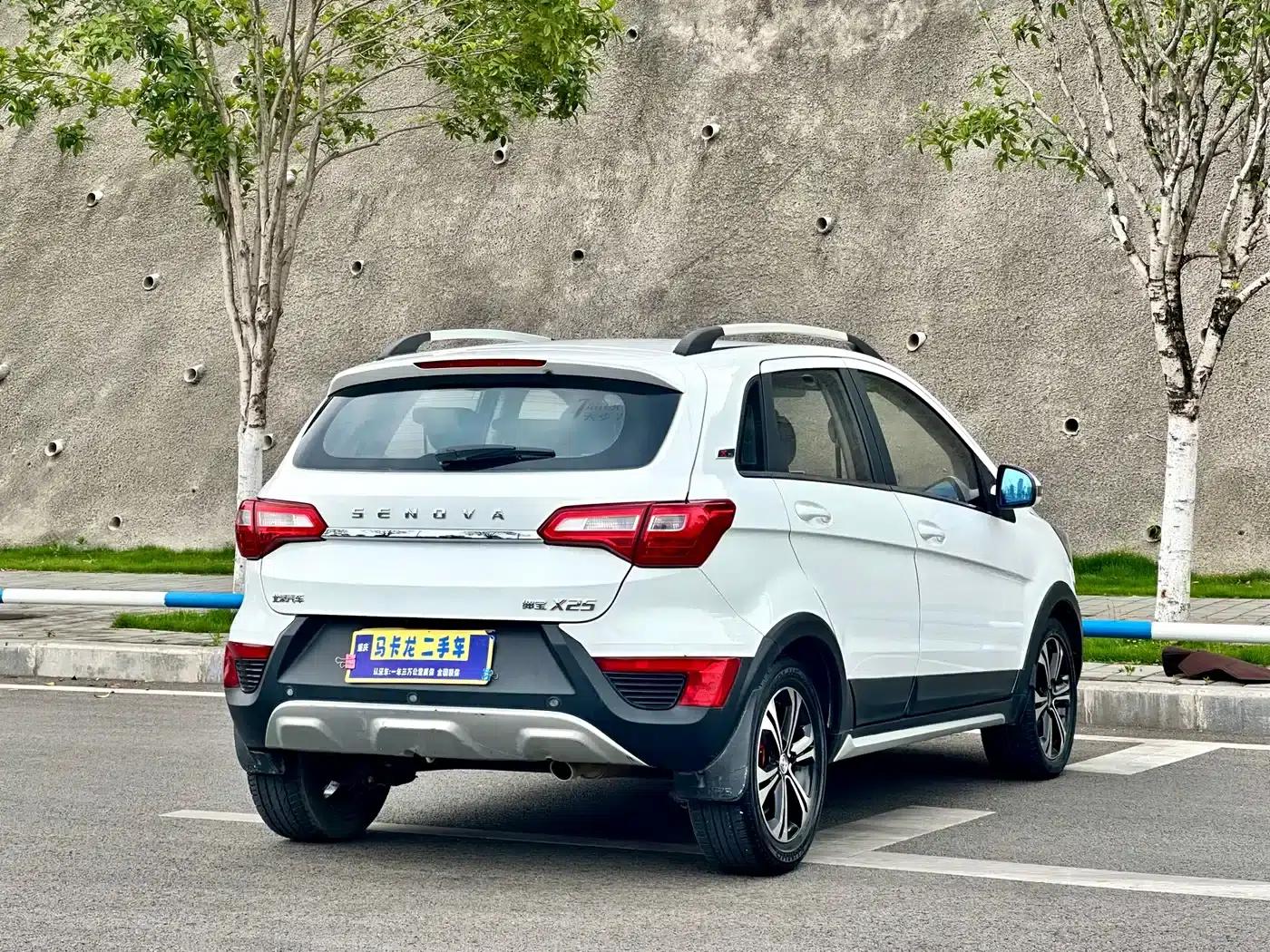 2015 Senova X25 1.5L Manual Elite — миниатюра 17