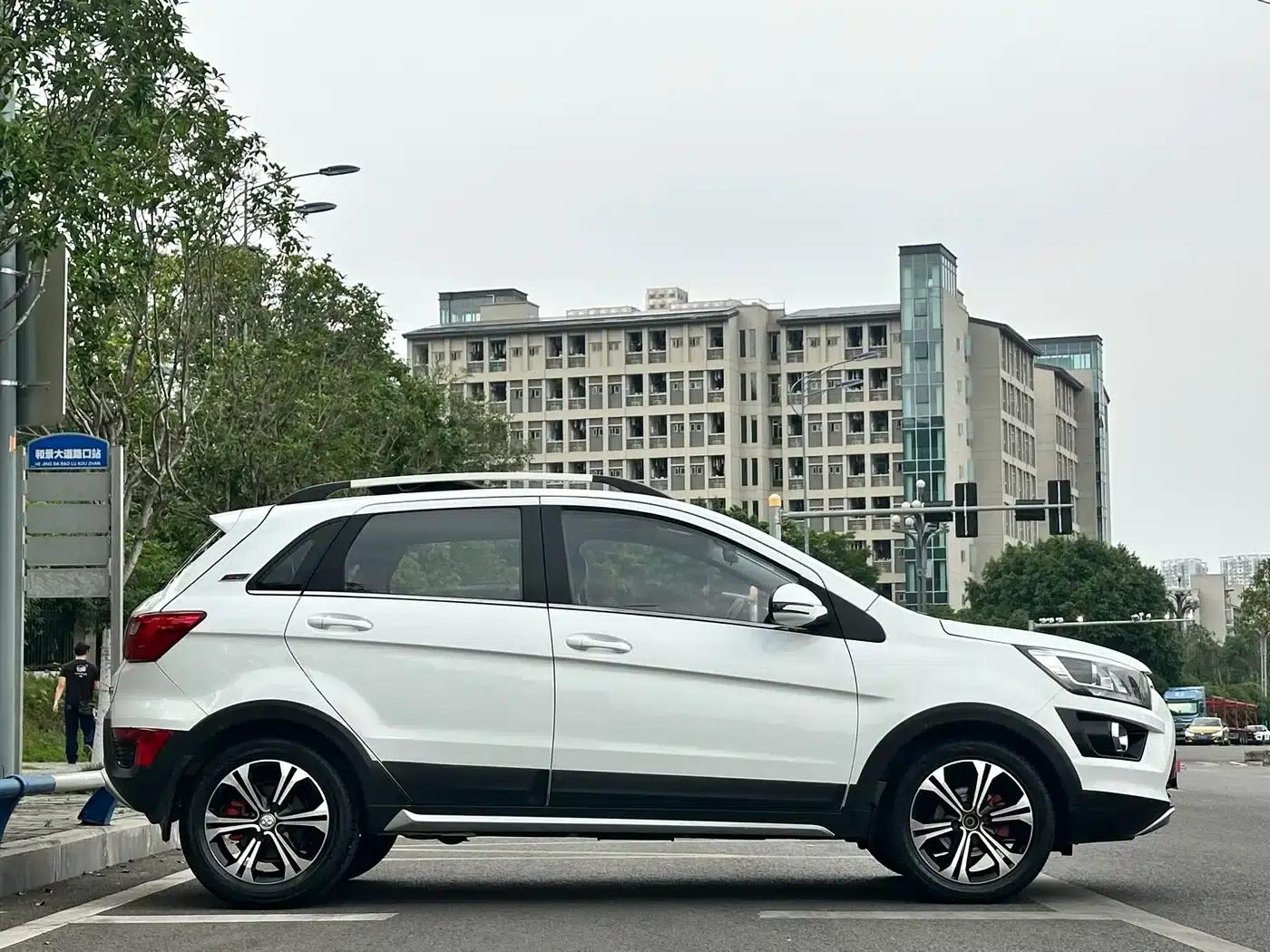 2015 Senova X25 1.5L Manual Elite — миниатюра 4