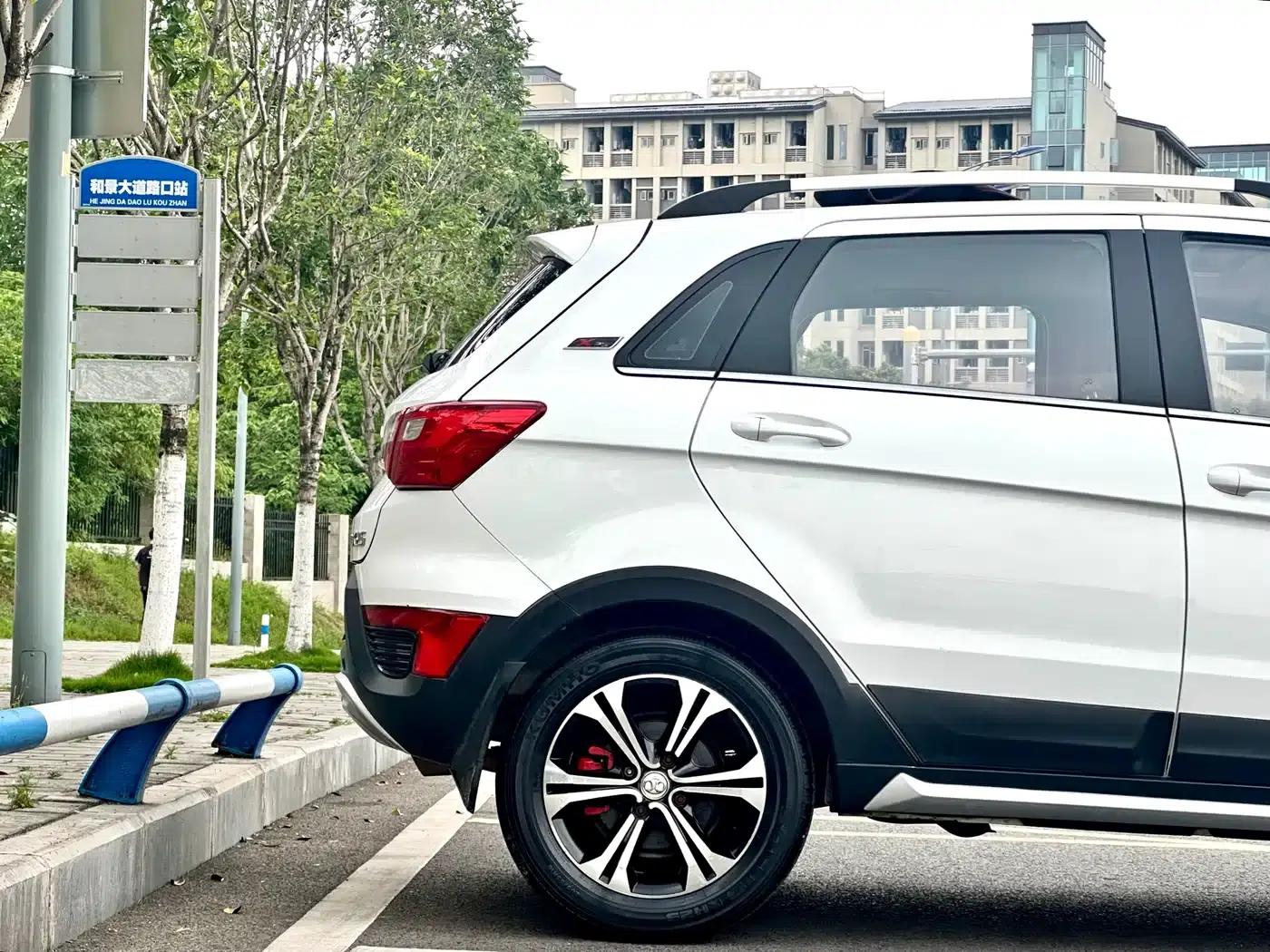 2015 Senova X25 1.5L Manual Elite — миниатюра 5