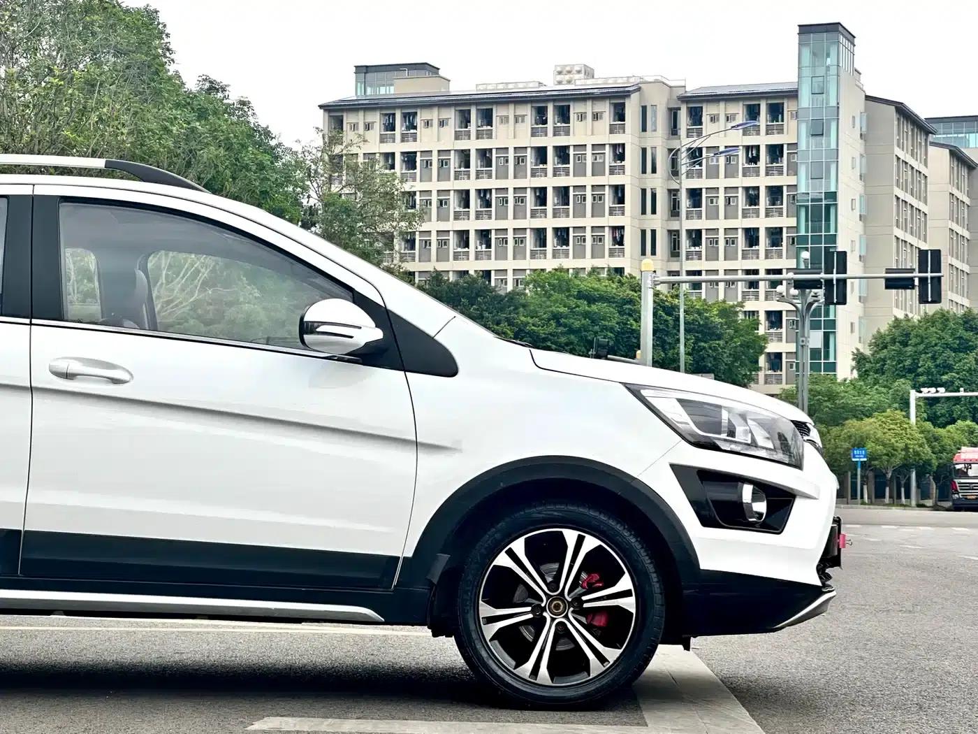 2015 Senova X25 1.5L Manual Elite — миниатюра 6