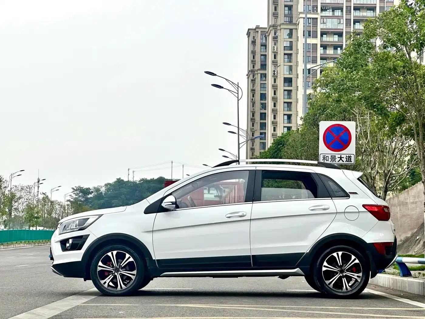 2015 Senova X25 1.5L Manual Elite — миниатюра 7
