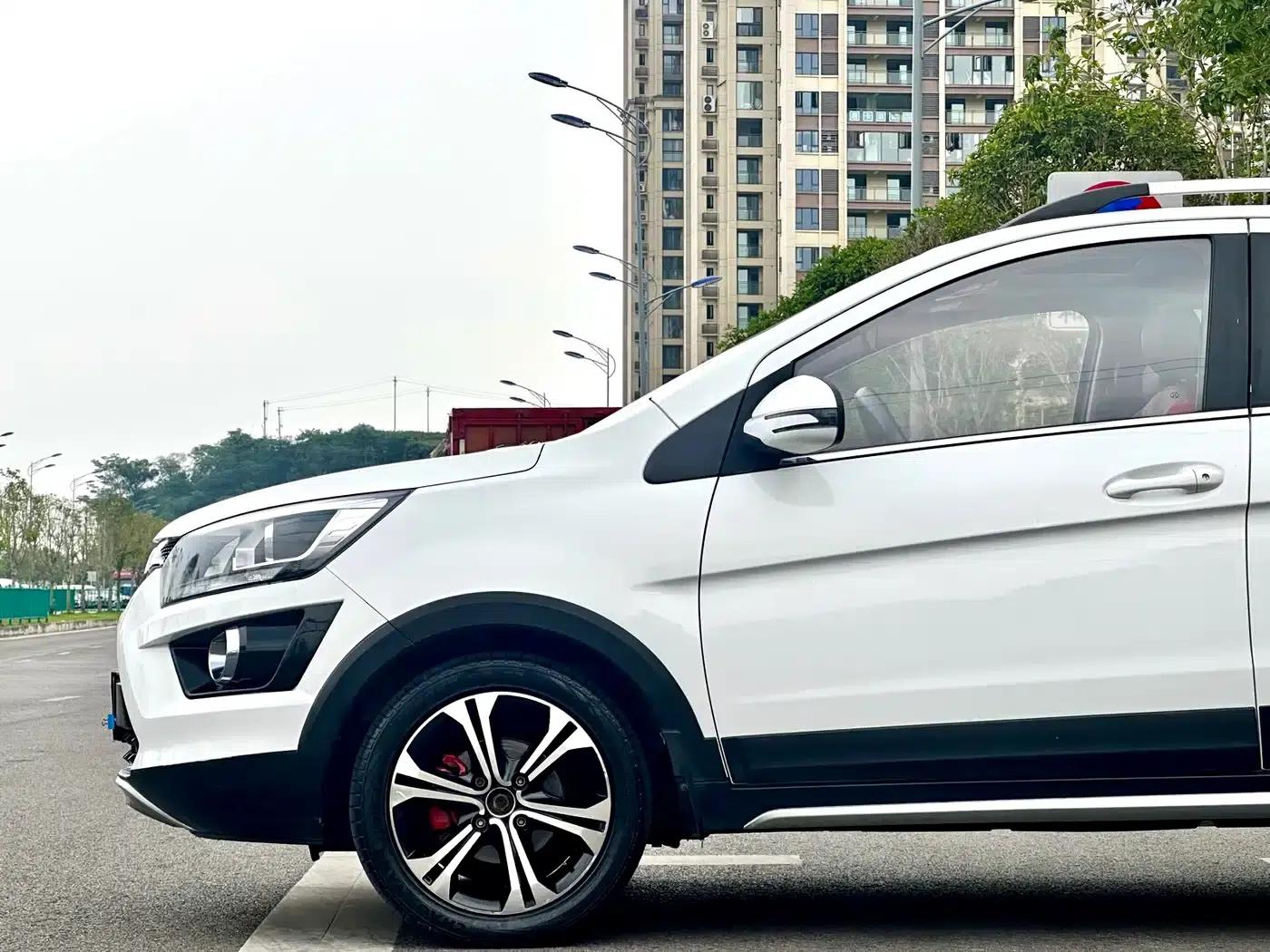 2015 Senova X25 1.5L Manual Elite — миниатюра 8