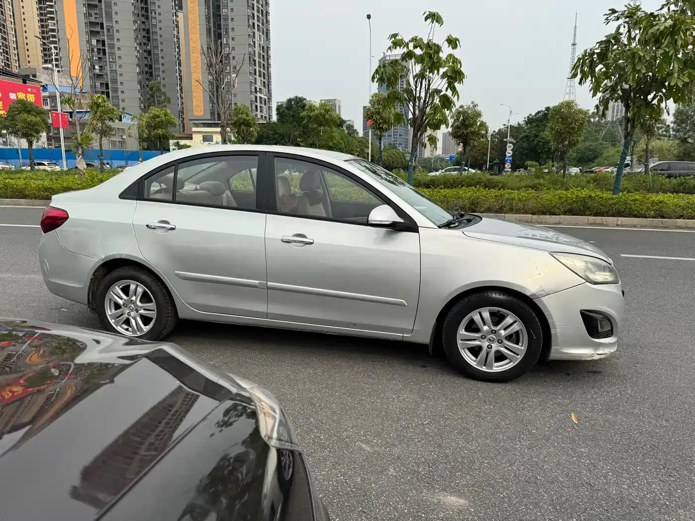 Yuexiang V5 2012 1.5L Automatic Dream Edition — миниатюра 3