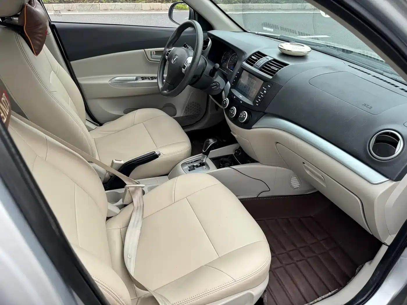 Yuexiang V5 2012 1.5L Automatic Dream Edition — миниатюра 9