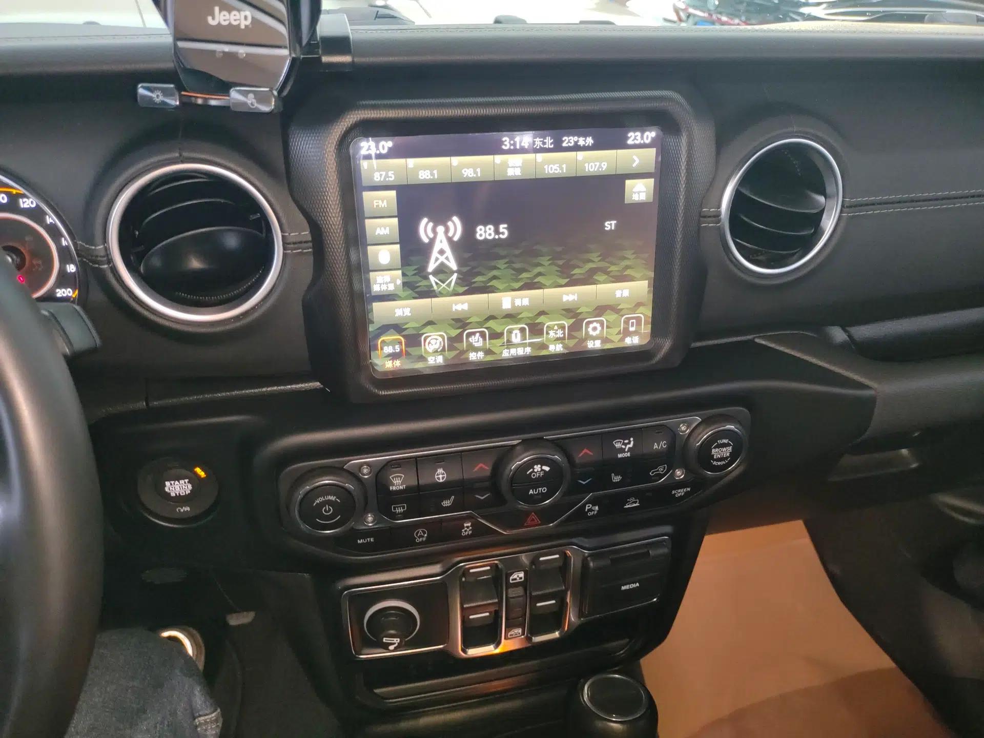 Jeep Gladiator 2022 3.6L Pioneer Edition — миниатюра 13