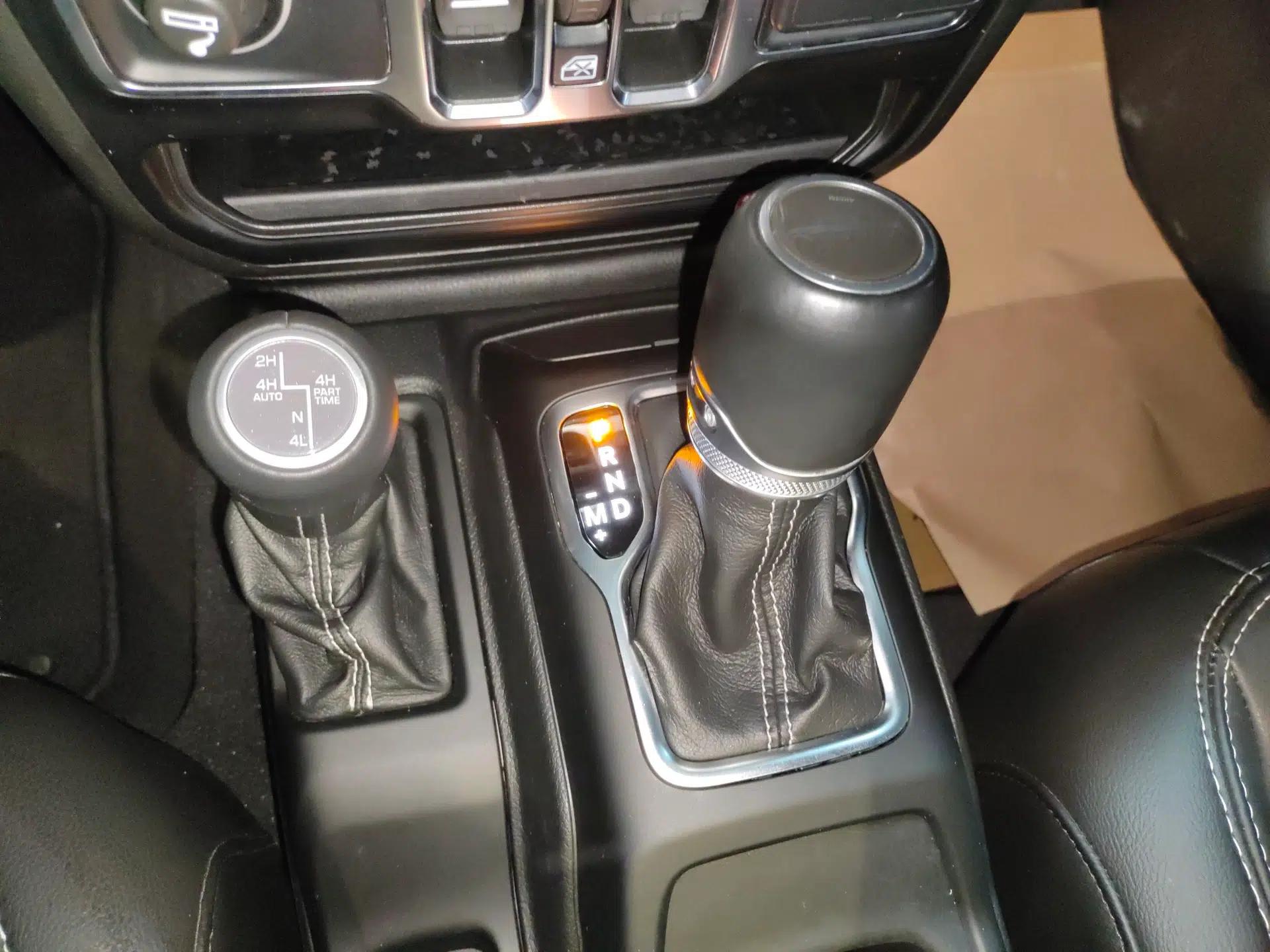 Jeep Gladiator 2022 3.6L Pioneer Edition — миниатюра 14