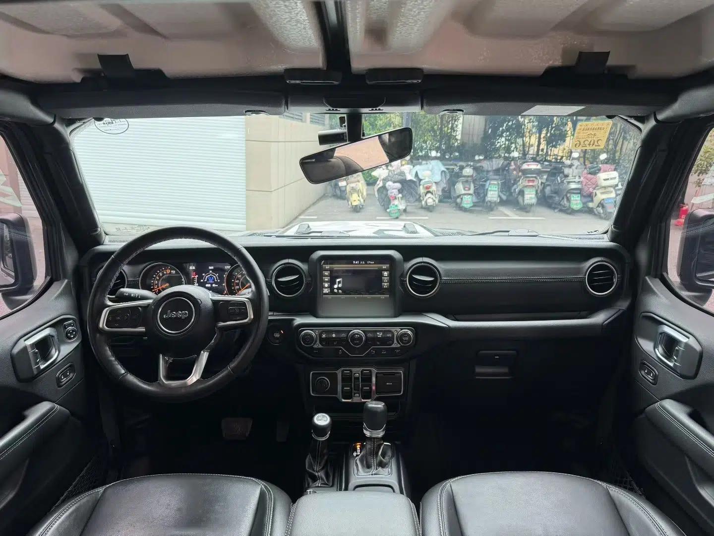 Jeep Gladiator 2022 3.6L Pioneer Edition — миниатюра 20